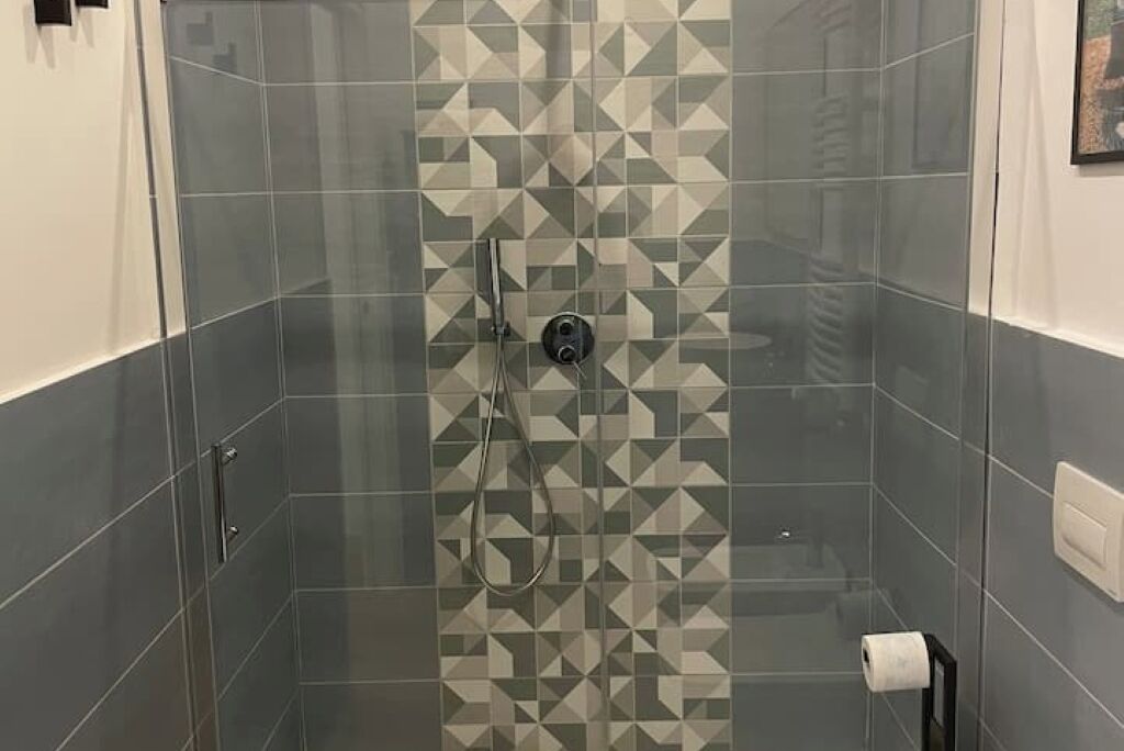 Dusche, Haartrockner, Bidet, Handtücher