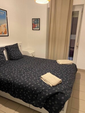 2 slaapkamers, een strijkplank/strijkijzer, internet, beddengoed