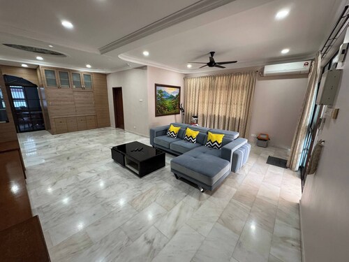 Cozy Johor Bahru Home with Family Room and unblock balcony View