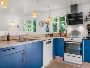 Refrigerador, lavavajillas y utensilios de cocina
