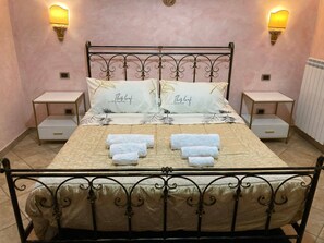 2 bedrooms, internet, bed sheets, wheelchair access - Charming Villa in Velletri, Italy - Perfect for a Relaxing Getaway (Velletri)