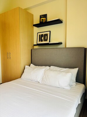 1 bedroom, iron/ironing board, internet, bed sheets