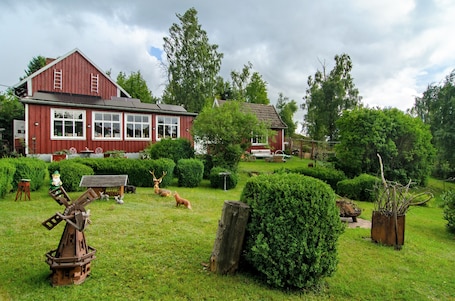 Exterior. Apartment 'Zur-kleinen-Auszeit' with Private Garden and Wi-Fi
