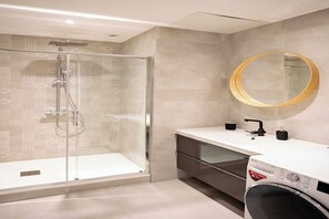 Shower, towels - DIFY Rue Pasteur - Quai du Rhône (Lyon)