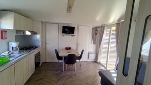 Mobile Home | Dining