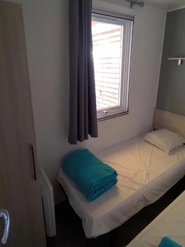 Mobile Home | 3 bedrooms, individually furnished