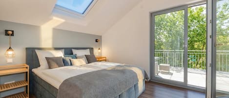 5 Schlafzimmer, Schreibtisch, Bügeleisen/Bügelbrett, WLAN