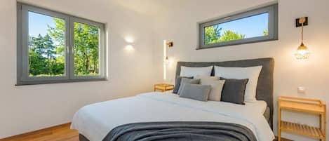 5 Schlafzimmer, Schreibtisch, Bügeleisen/Bügelbrett, WLAN
