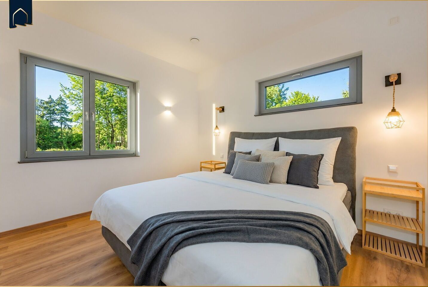 5 bedrooms, desk, iron/ironing board, WiFi