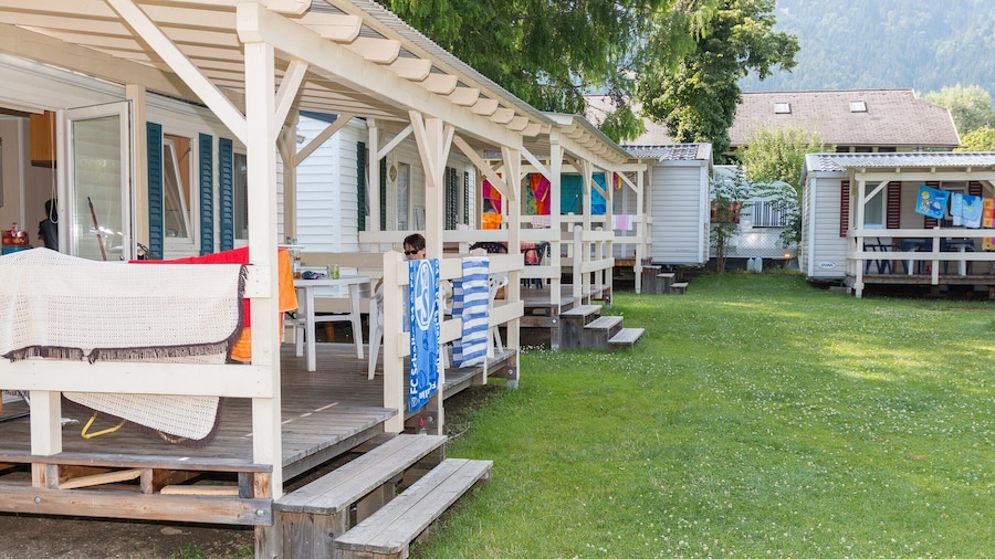 博登斯多夫靠近格尔利岑滑雪区的移动房屋