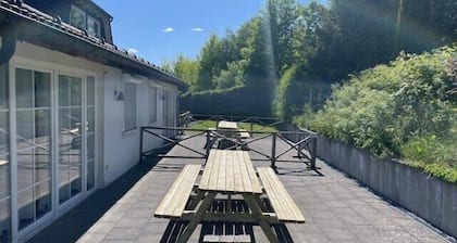 Gruppenunterkunft im Sauerland – fünf Apartments, ein Haus, ganz viel Platz für euch gemeinsam