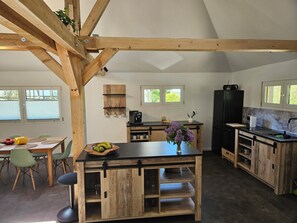 Frigorifero, forno, piano cottura, lavastoviglie
