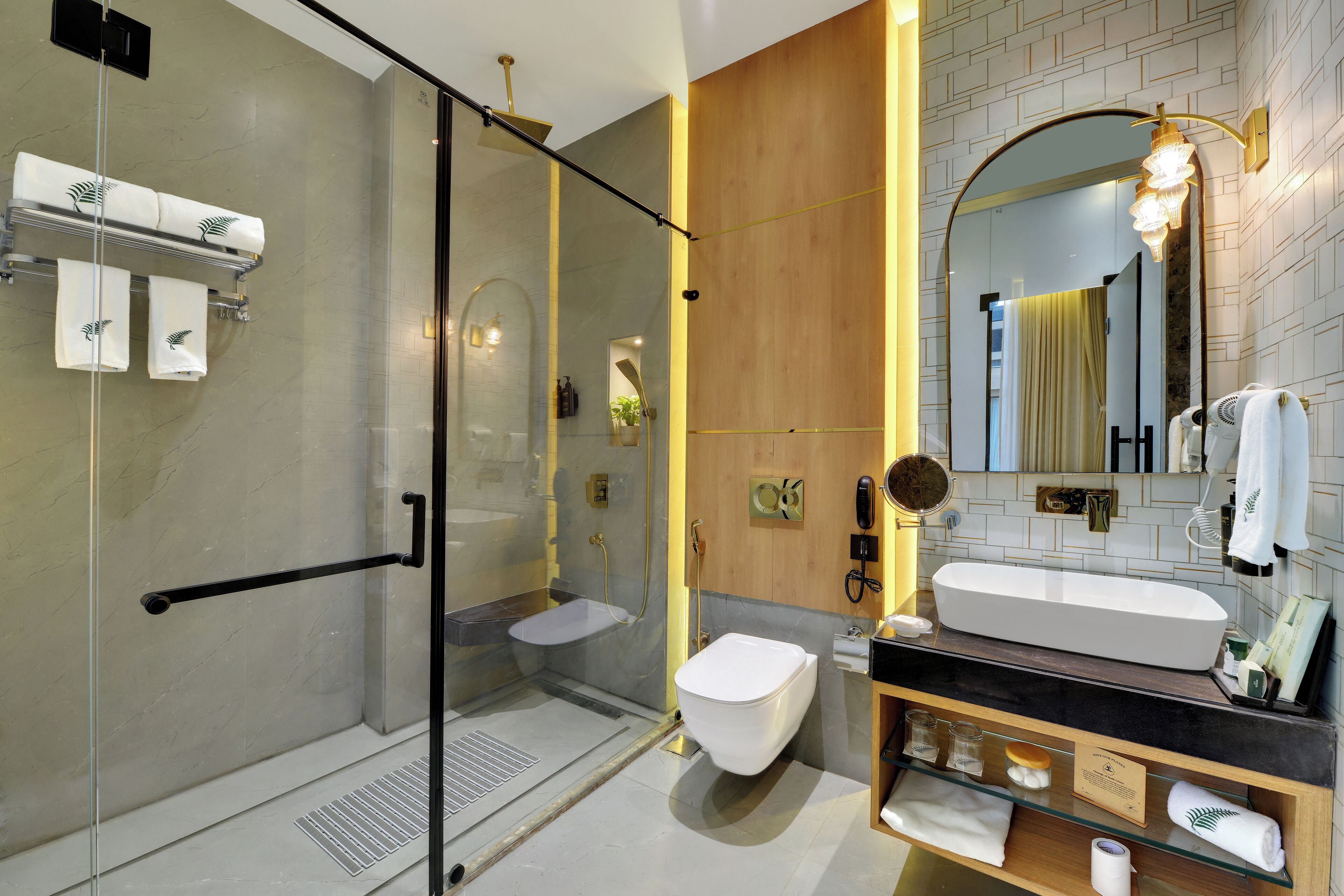 Deluxe Studio Suite | Bathroom