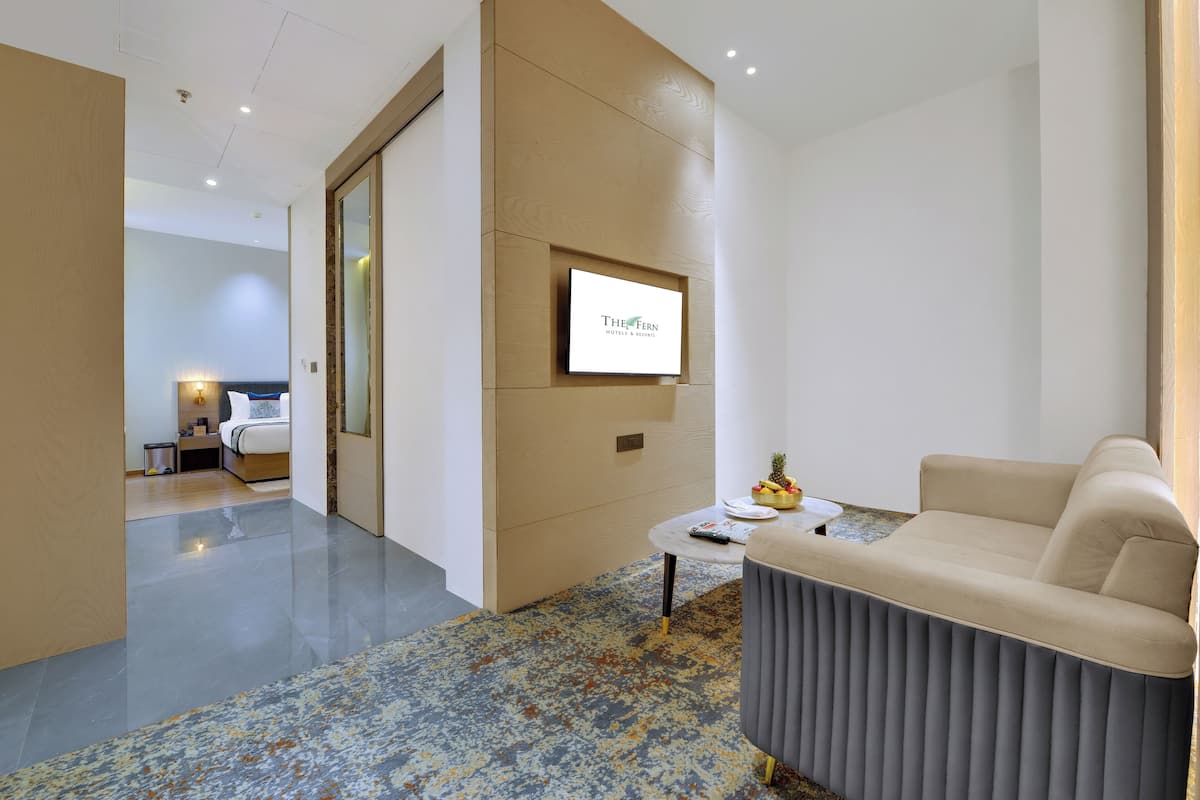 Classic Studio | Desk, laptop workspace, iron/ironing board, free WiFi