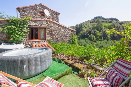 La clé de l'Arboux – Stone House at the Foot of Mont Aigoual