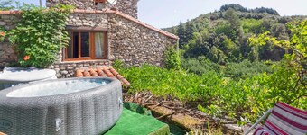 La clé de l'Arboux – Stone House at the Foot of Mont Aigoual