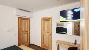 Habitación doble Deluxe, 1 cama Queen size, no se aceptan mascotas, vista a la ciudad | Escritorio y wifi gratis