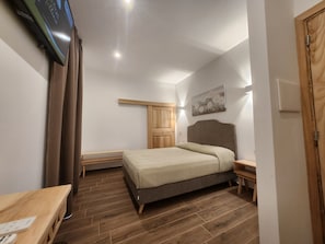 Chambre Double Deluxe, 1 grand lit, animaux de compagnie interdits, vue ville | Bureau, Wi-Fi gratuit