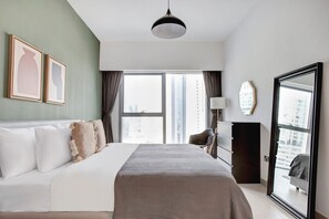 Iron/ironing board, WiFi, bed sheets - Blueground | DIFC, pool, nr Central Park (Dubai)