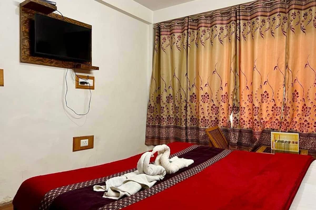 Standard Double Room, Balcony, Mountain View | Laptop workspace, free WiFi
