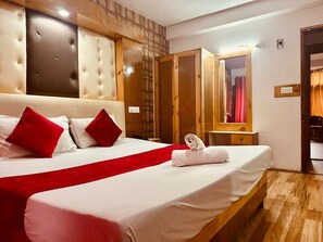Deluxe Double Room, Balcony, Mountain View | Laptop workspace, free WiFi - Hotel Solitaire (Manali)