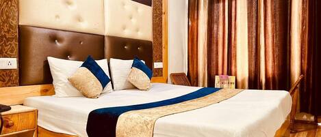 Deluxe Double Room, Balcony, Mountain View | Laptop workspace, free WiFi