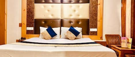 Deluxe Double Room, Balcony, Mountain View