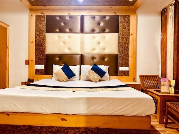 Deluxe Double Room, Balcony, Mountain View | Laptop workspace, free WiFi