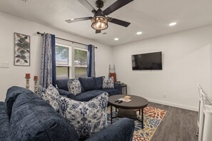 Maison, 2 chambres, patio | Salle de séjour