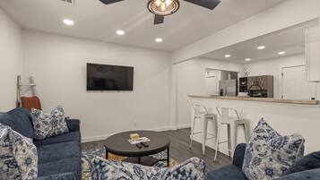 House, 2 Bedrooms, Patio | Living room