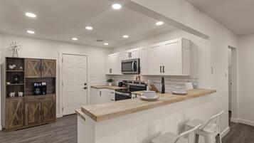 House, 2 Bedrooms, Patio | Interior