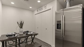 獨棟房屋, 2 間臥室, 庭院 | 餐廳