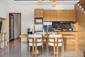 Villa, 3 Bedrooms, Garden View | Dining room
