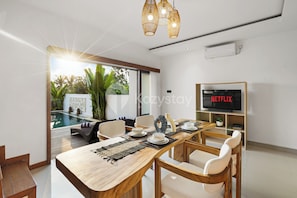 Villa, 3 Bedrooms, Garden View | Living area