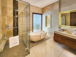 Een haardroger, een bidet, handdoeken, zeep