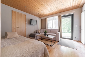 3 bedrooms, desk, iron/ironing board, WiFi