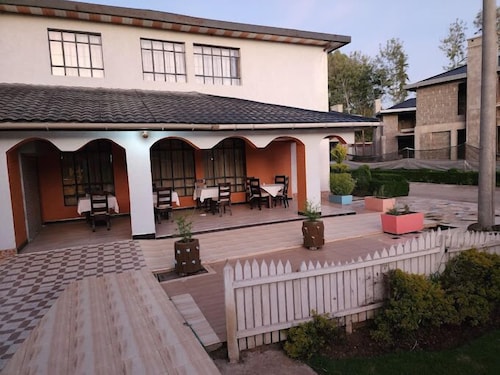 Royal Gardens Getaway