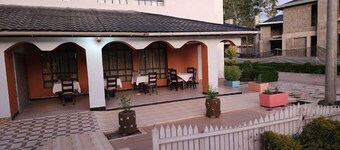 Royal Gardens Getaway