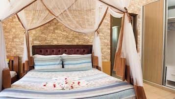 Free WiFi, bed sheets
