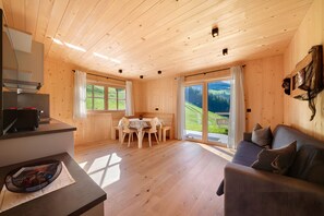 TV - Apartment 'Jaufenspitz' with Mountain View, Shared Garden and Balcony (Sankt Martin in Passeier)