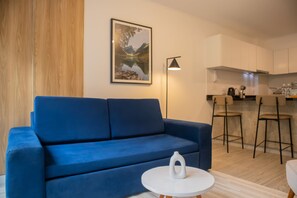 Televisio, stereot, työhuone