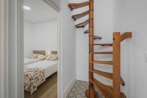 4 室のベッドルーム、WiFi、ベッドシーツ