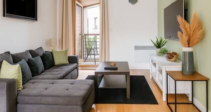 Modern 2-Bed apartment in CV1 âą Free Parking âą Walk to Everything!