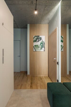 Apartament Comfort, vistes a la ciutat | Roba de llit hipoal·lergògena i planxa i posts de planxar 