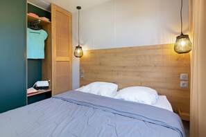 Stacaravan | 2 slaapkamers, individueel gemeubileerd, beddengoed