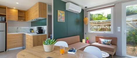 Mobile Home | Living room
