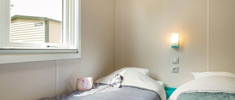 Mobile Home | 2 bedrooms, individually furnished, bed sheets