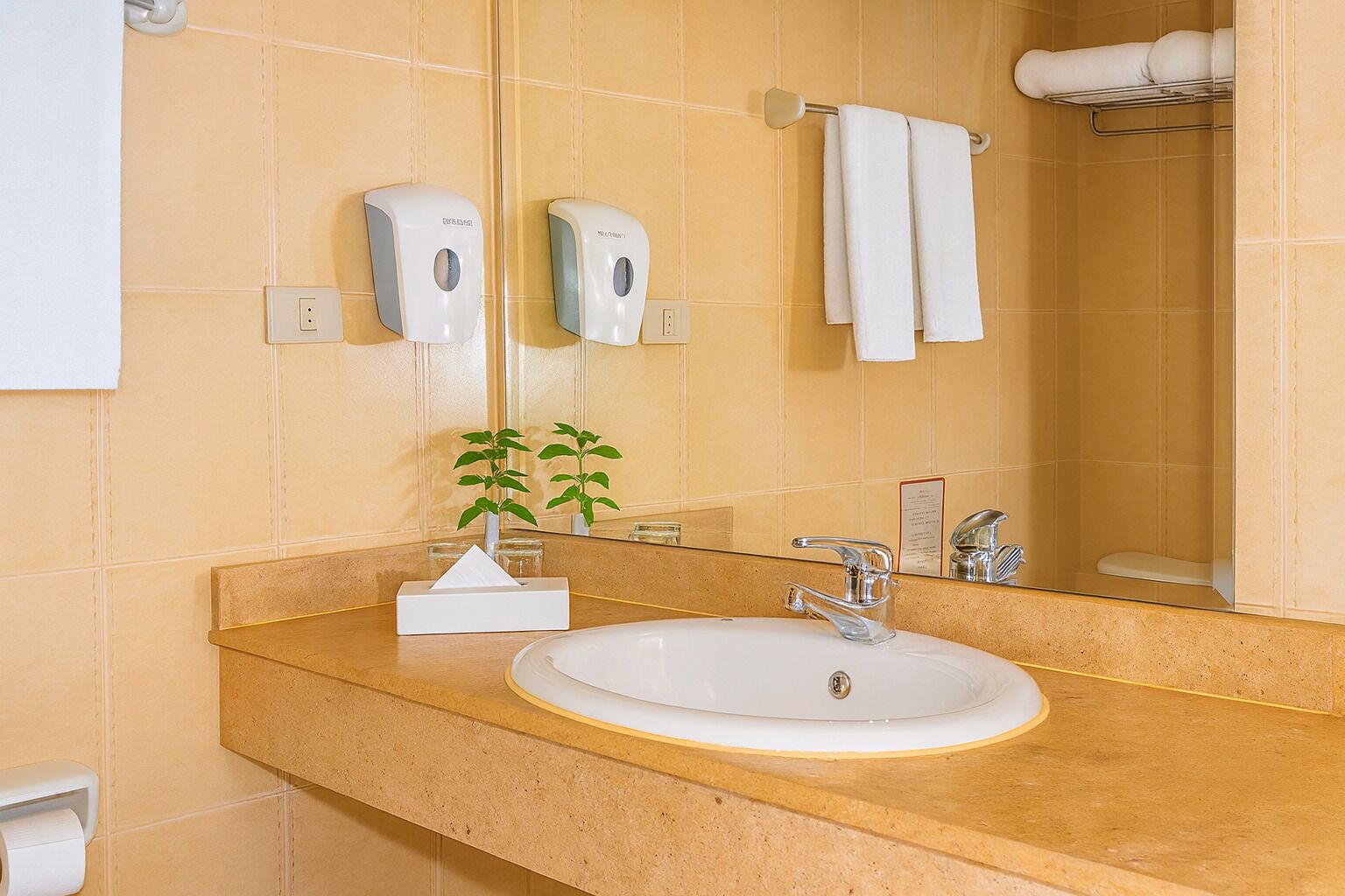 Sharm El Sheikh Adventure Begins In Comfortable Family Room With Outdoor Pool - Szarm el-Szejk