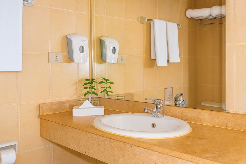 Beach Escape In 3 Bright Rooms With Balcony And Near Gardens Bay Beach - Scharm El-Scheich