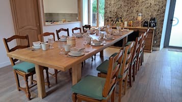 Luxury Double Room, Ensuite | Breakfast meal